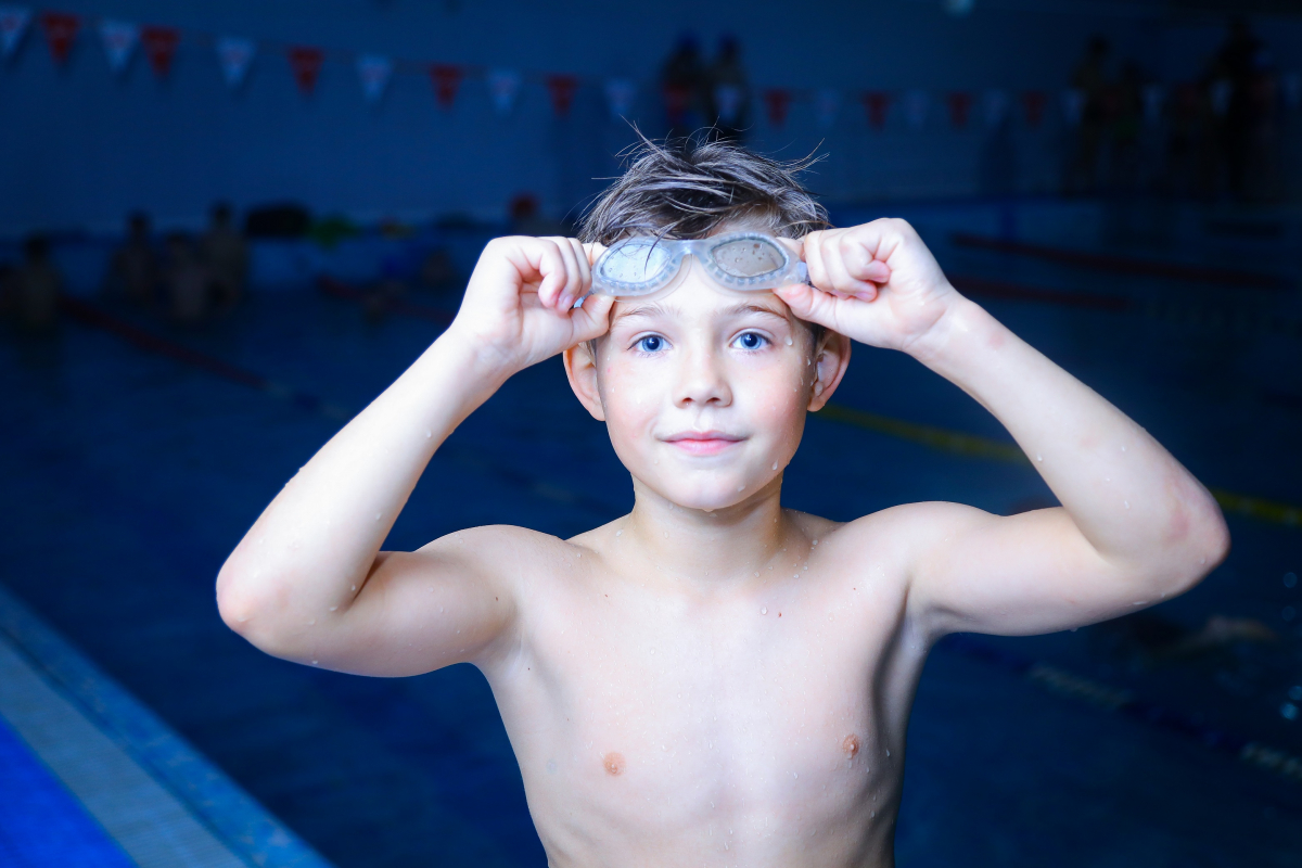 У Запоріжжі діти, що постраждали від війни, продовжують заняття з плавання