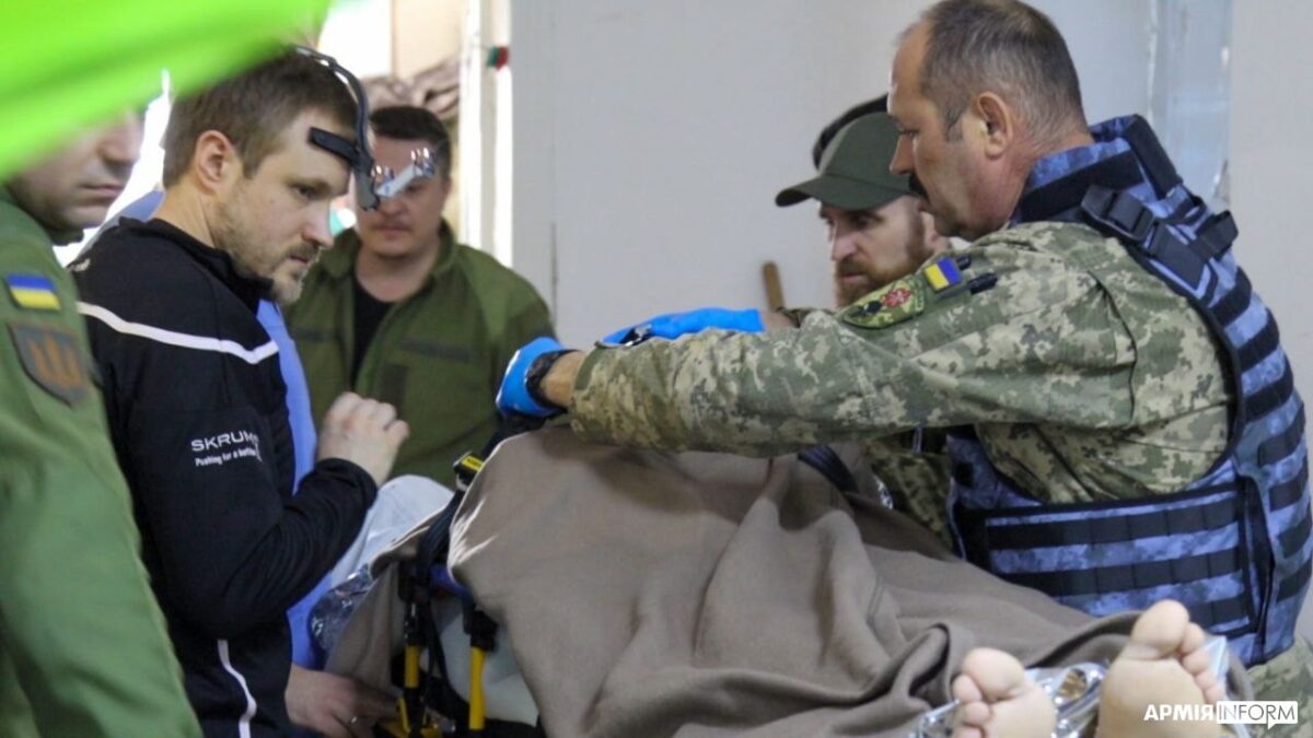 Як рятують життя пораненим біля лінії фронту в Запорізькій області - фото