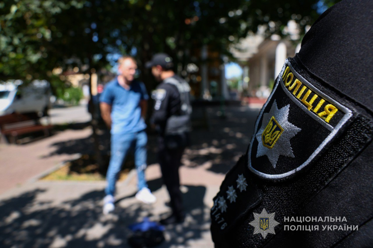 Продавав “білий квиток” - у Запоріжжі чоловік пропонував за гроші уникнути мобілізації (фото)