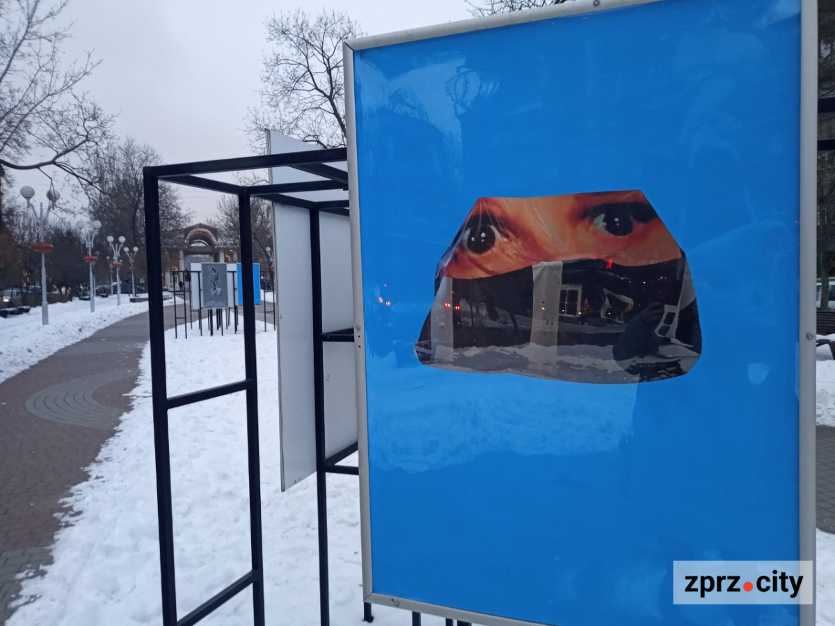 На вулицях Запоріжжя з'явились плакати одного із найвпливовіших у світі колажистів з Данії - фото