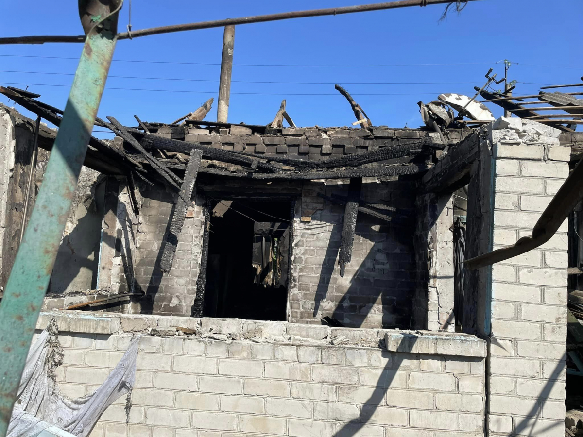 Від обстрілу пошкоджені та згоріли сто будинків: жителі селища на Запоріжжі збирають допомогу