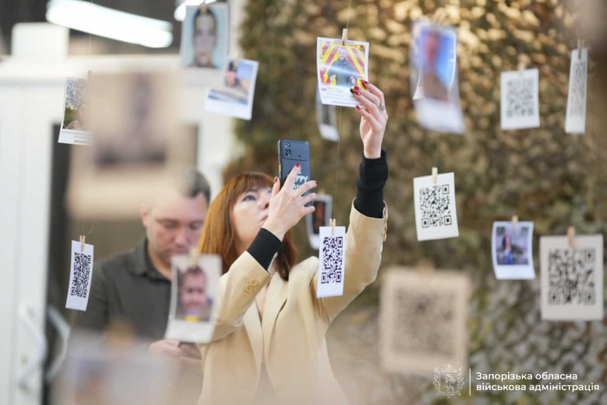 У Запоріжжі відкрили виставку пам’яті студентів і викладачів, які загинули на фронті (фото)