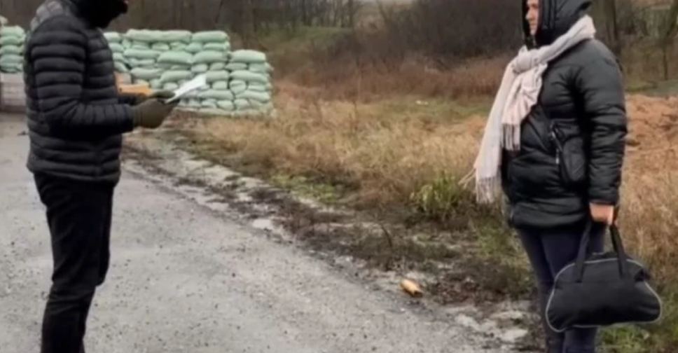 Мешканку Запорізької області окупанти вигнали з дому з однією сумкою - відео