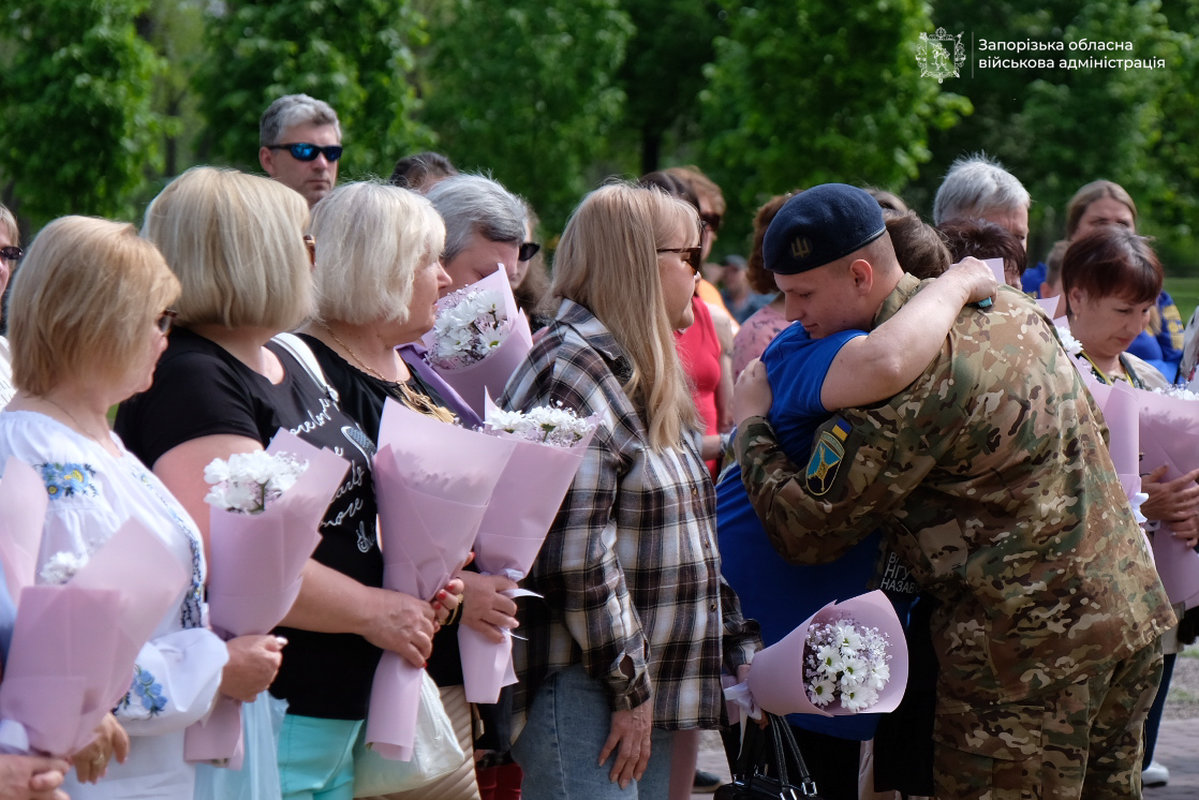 «Серце, що виховало Героя»: в Запоріжжі відкрили виставку про матерів Захисників, що загинули на війні (фото, відео)
