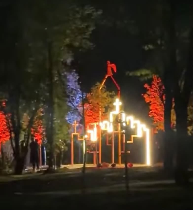 У запорізькому парку відкрили скульптуру відомого українського художника: що вона символізує (фото)