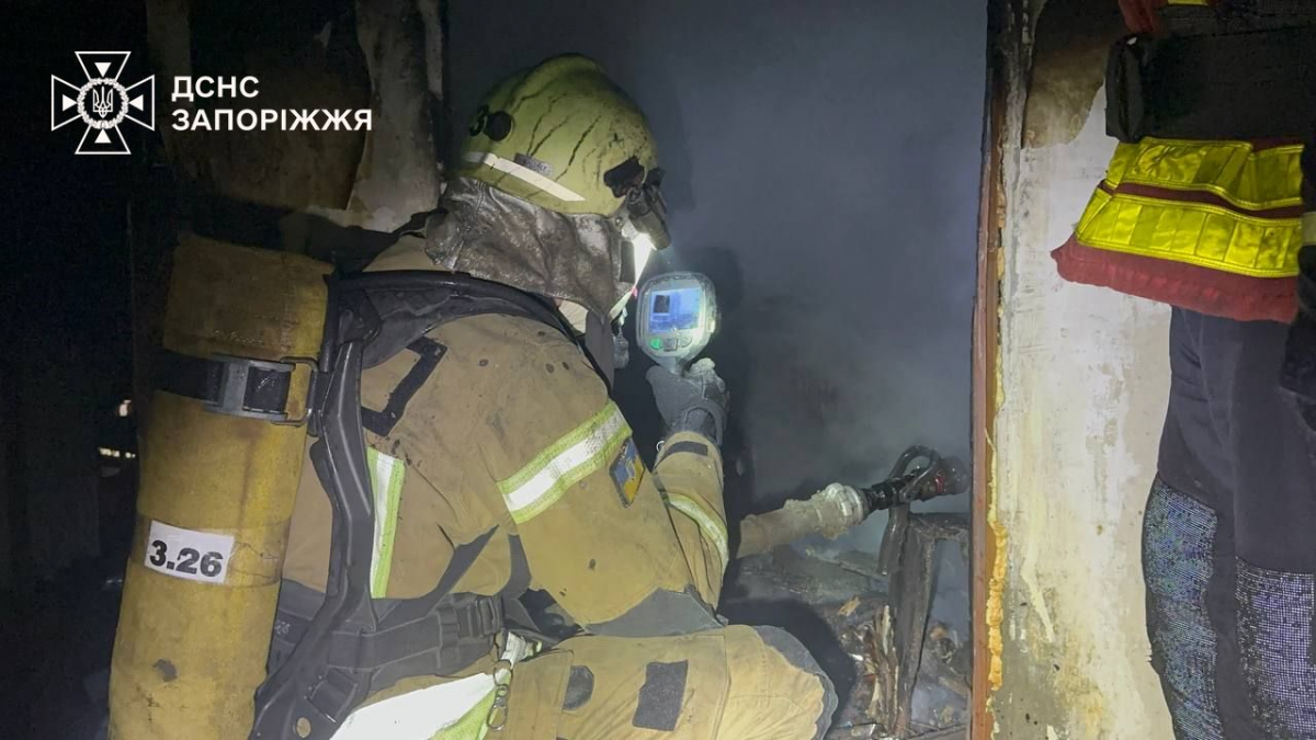 Трагедія у Запоріжжі - під час пожежі загинув господар квартири, інші мешканці евакуйовані (відео, фото)