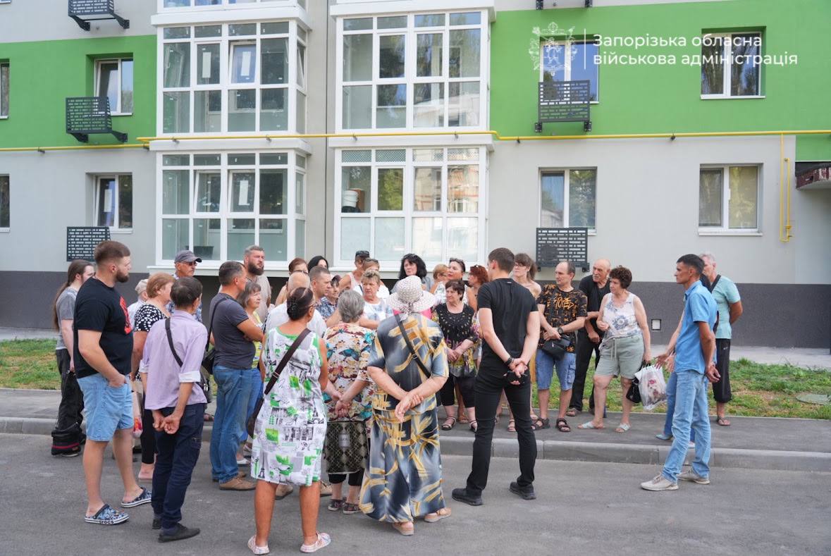 У Запоріжжі пошкоджений російською ракетою будинок майже відновили: коли заселення (фото)