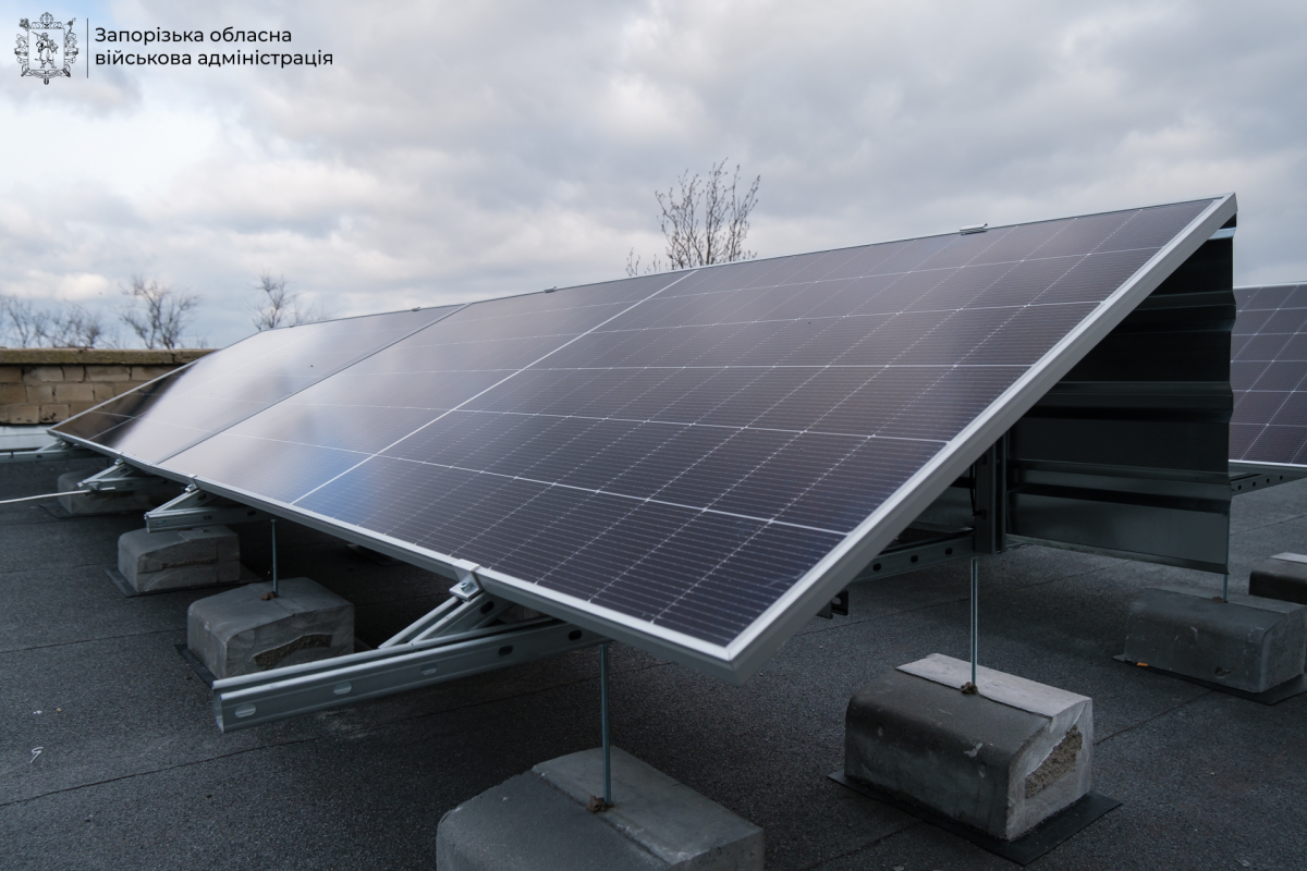 Світло під час знеструмлень - у Запоріжжі встановлюють ще три сонячних електростанції (фото, відео)
