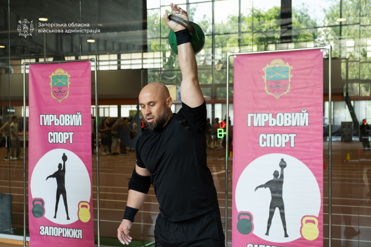 В Запоріжжі вперше відбулися Обласні спортивні ігри з гирьового спорту для ветеранів - фото, відео