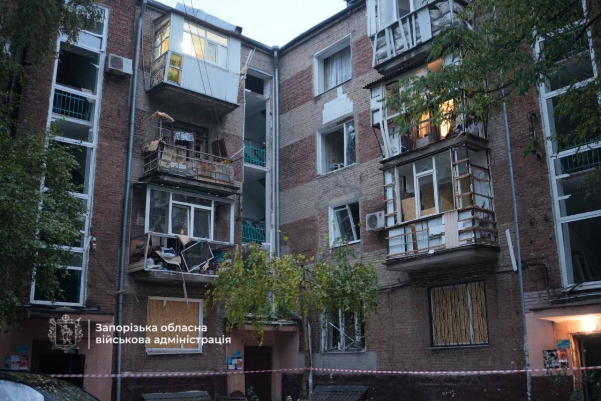 Росіяни вдарили дронами по Запоріжжю: загинула 27-річна жінка, поранило дитину та 58-річну жительку (фото)