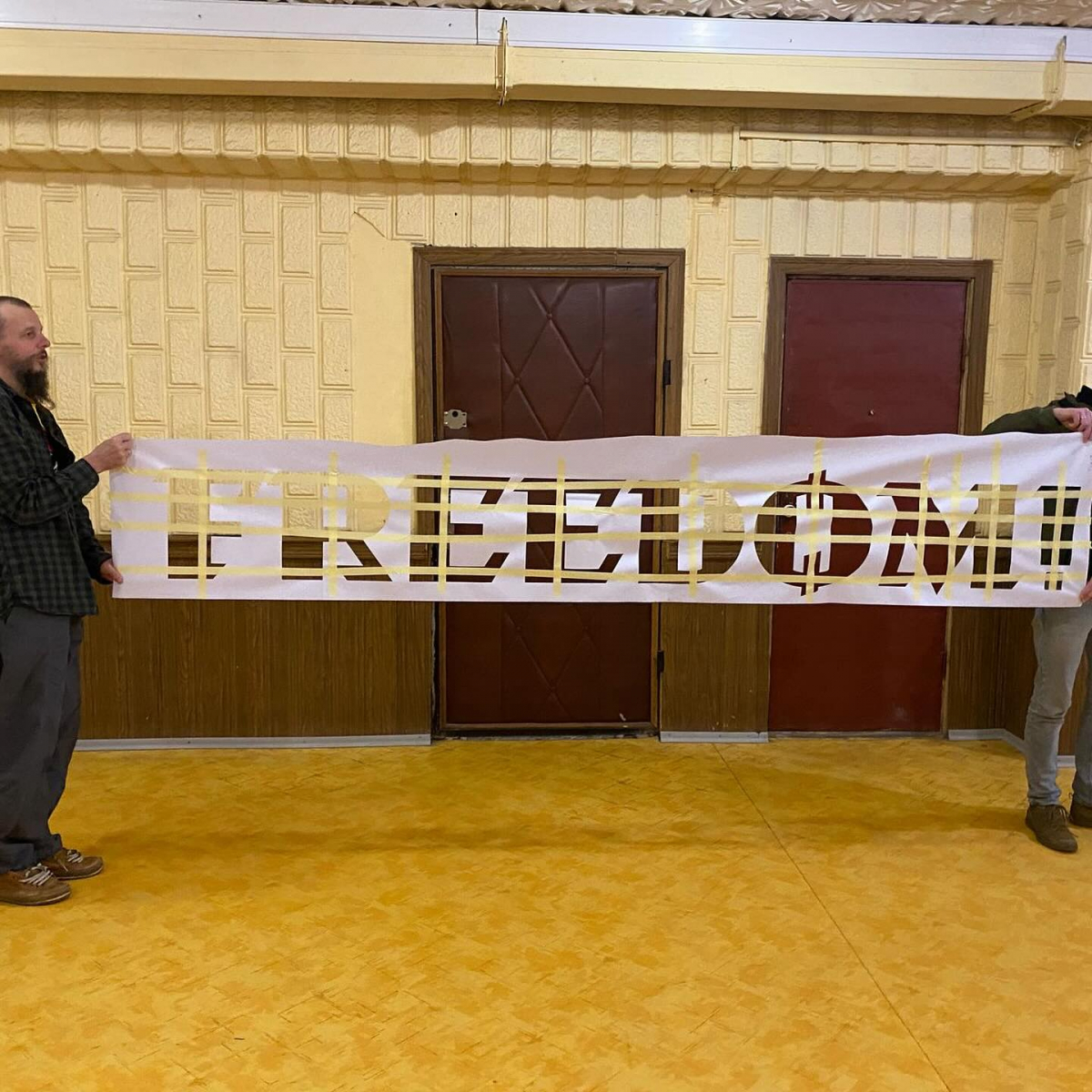 Символи спротиву - у Запоріжжі з'явились нові мурали (фото)