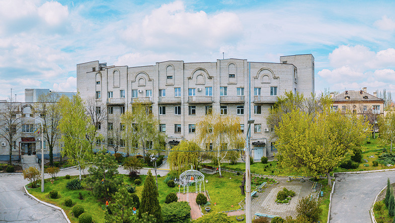 Ростуть не тільки в ботсаду - у Запоріжжі в дворі помітили екзотичну рослину (фото)