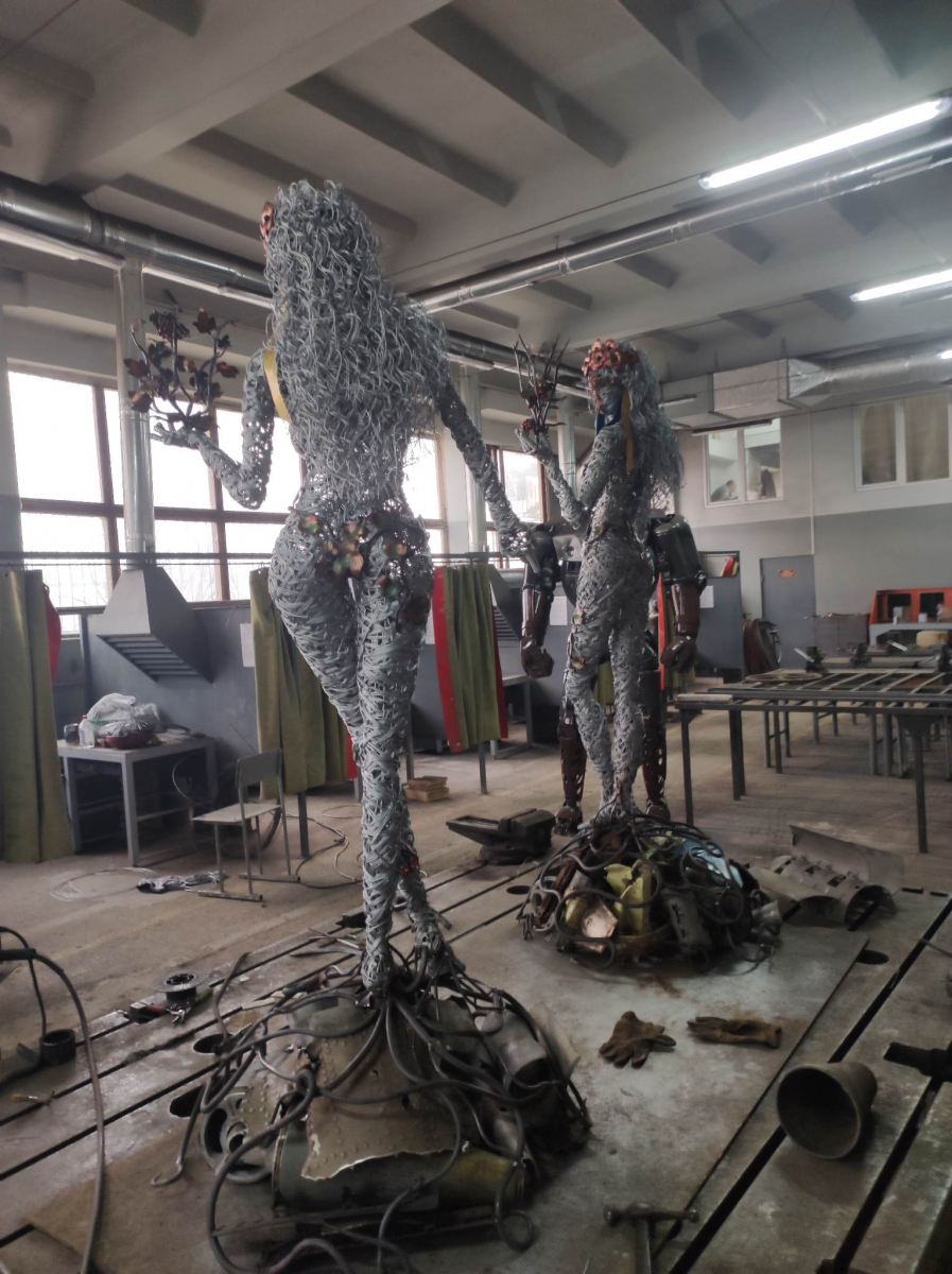 Найвідоміший коваль Бердянська створив для Івано-Франківська незвичайну скульптуру - відео, фото