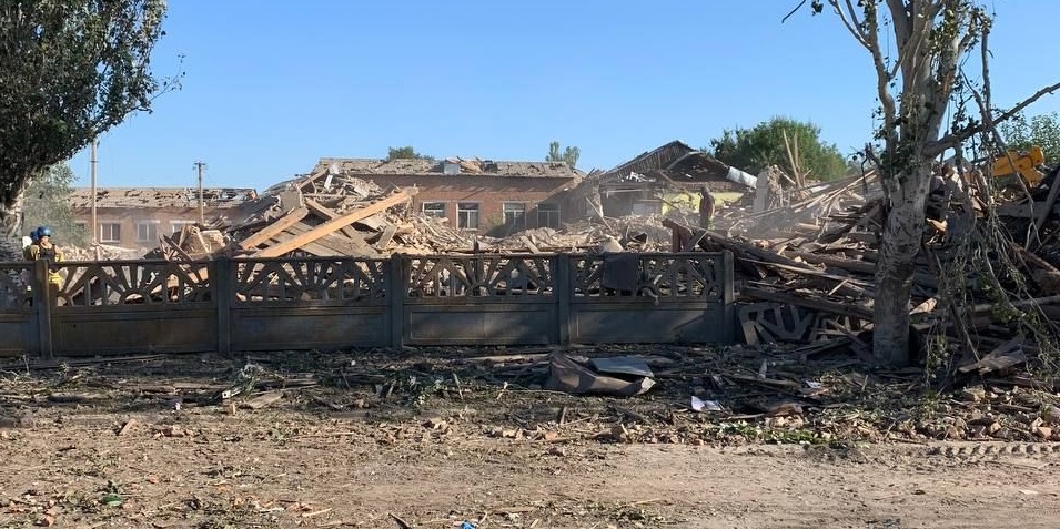 Зруйнували вщент: як виглядає гімназія в Запорізькому районі після нічних ракетних ударів - фото