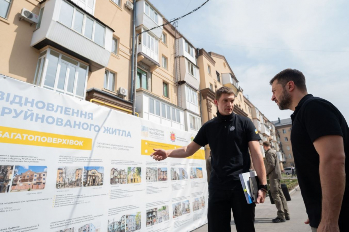 Володимир Зеленський побачив, як відновили будинок у центрі Запоріжжя, зруйнований ворогом у жовтні 2022 року