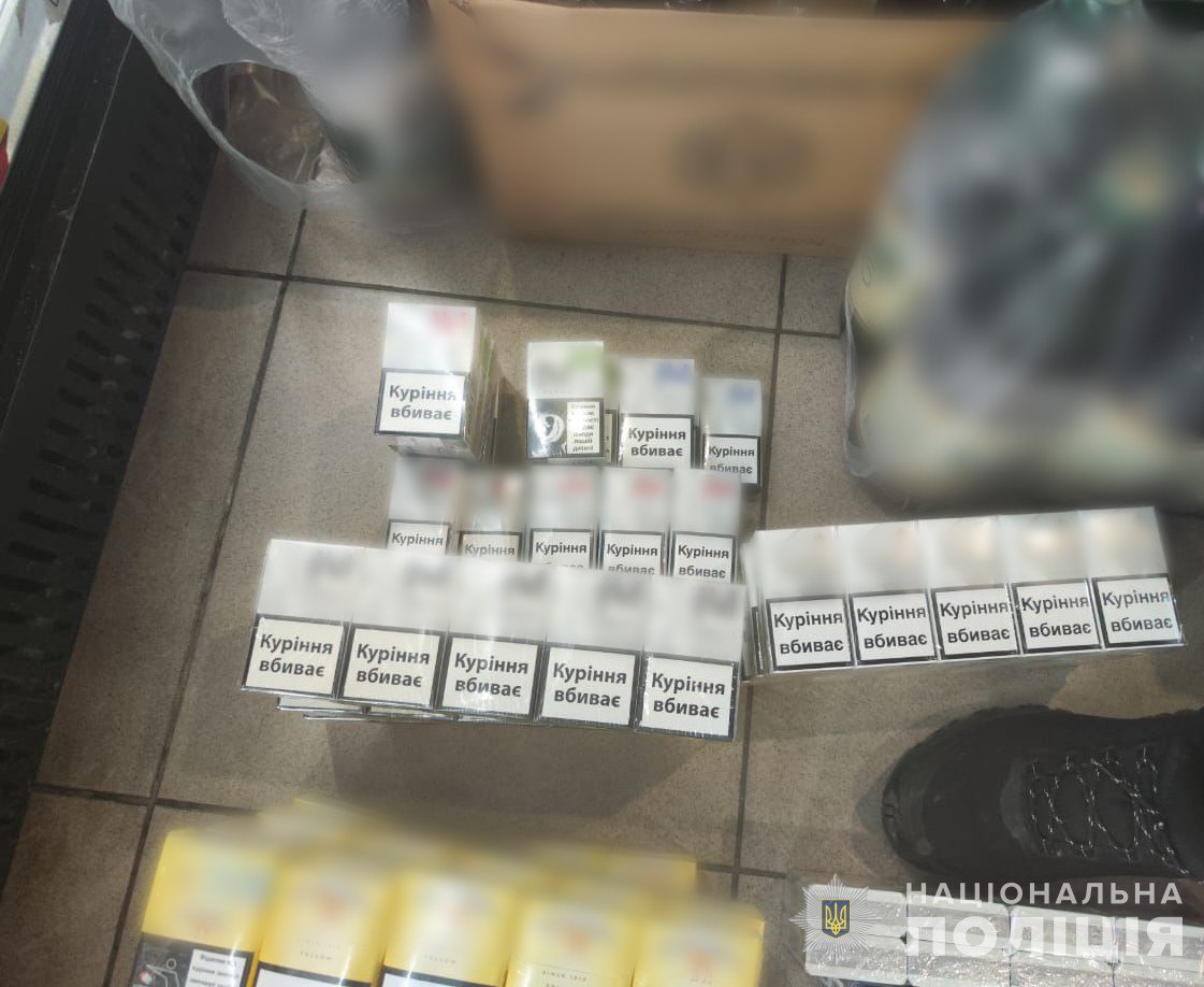 У Запоріжжі торгували "лівими" цигарками у великому обсязі - як поліцейські знайшли продавчиню