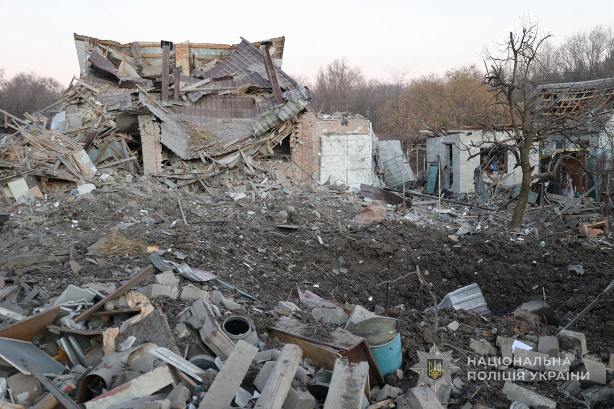 Ворог вдарив КАБами по Запоріжжю і Розумівці: поранені люди, розтрощені домівки та згорілі авто (фото, відео)