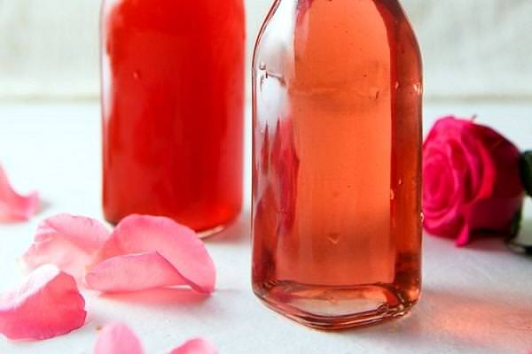 Трояндове вино: готуємо вишуканий напій за рецептом відомої запорізької майстрині
