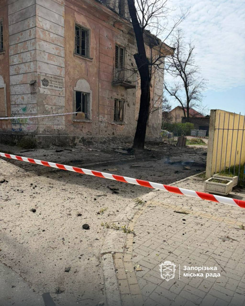 Ударили «шахедом» по соціальному центру: у Запоріжжі поранено дитину — що розповіли свідки (фото, відео)