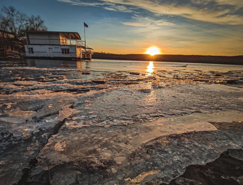 Крижана казка - фотограф зняла зимову красу річки Дніпро в Запоріжжі