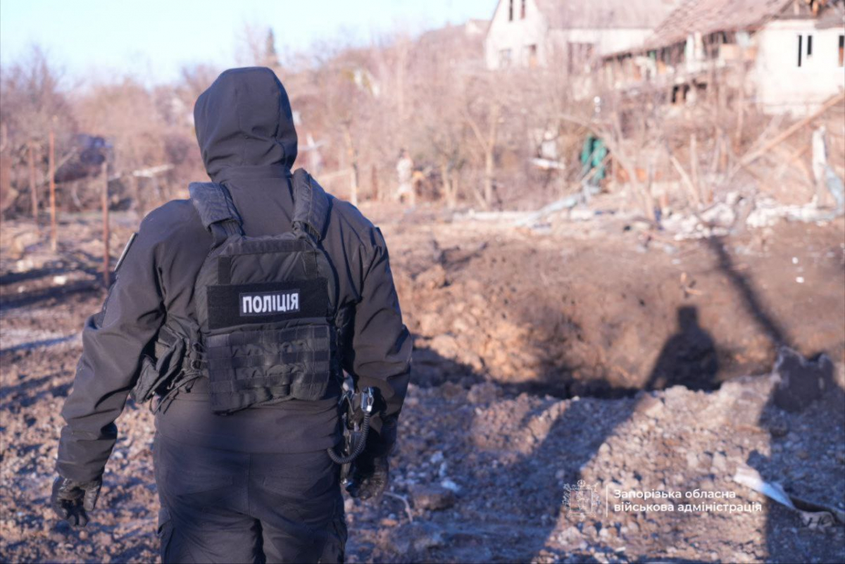 Ворог вдарив КАБами по Запоріжжю і Розумівці: поранені люди, розтрощені домівки та згорілі авто (фото, відео)