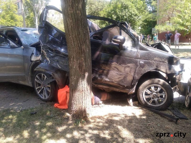 У Запоріжжі сталася моторошна смертельна ДТП - постраждали люди, які стояли на узбіччі дороги