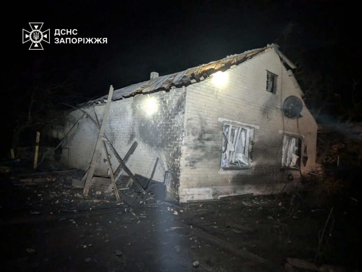 Пошкоджене житло та спалені авто: що відомо про наслідки атак по Запорізькій області (фото)
