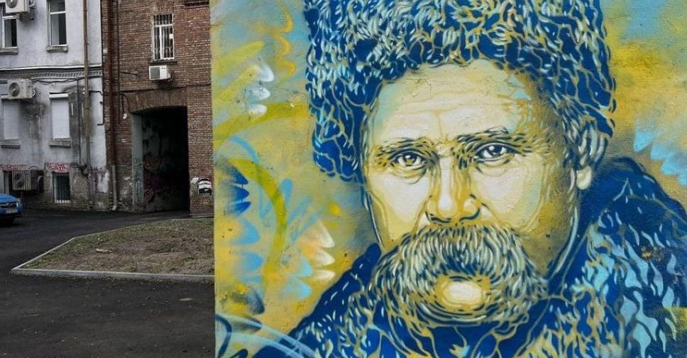 «Французька відповідь Бенксі» - паризький вуличний художник намалював в Україні декілька графіті 