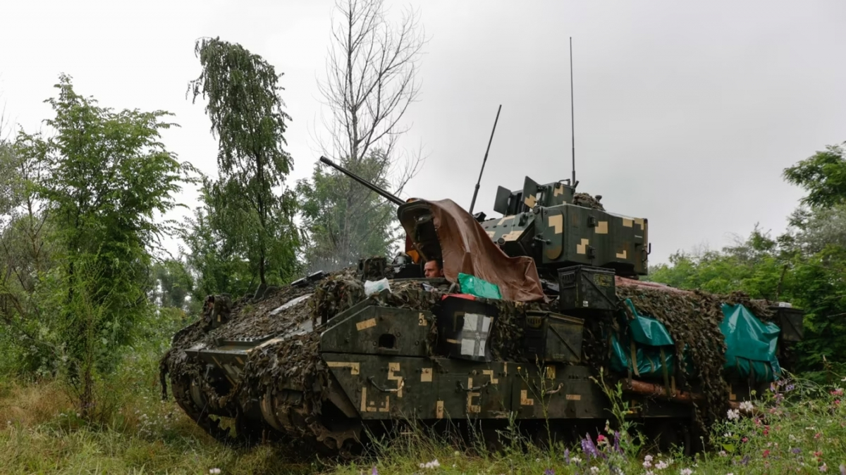 Під прикриттям "Бредлі" та "Леопарда": ЗСУ поділилися кадрами вдалого бою на Мелітопольському напрямку - відео