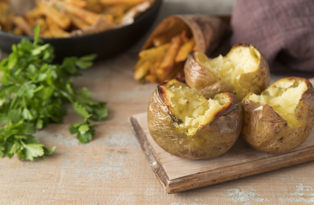 Здивуйте родину: рецепт м'ятої картоплі в духовці від запорізької господині