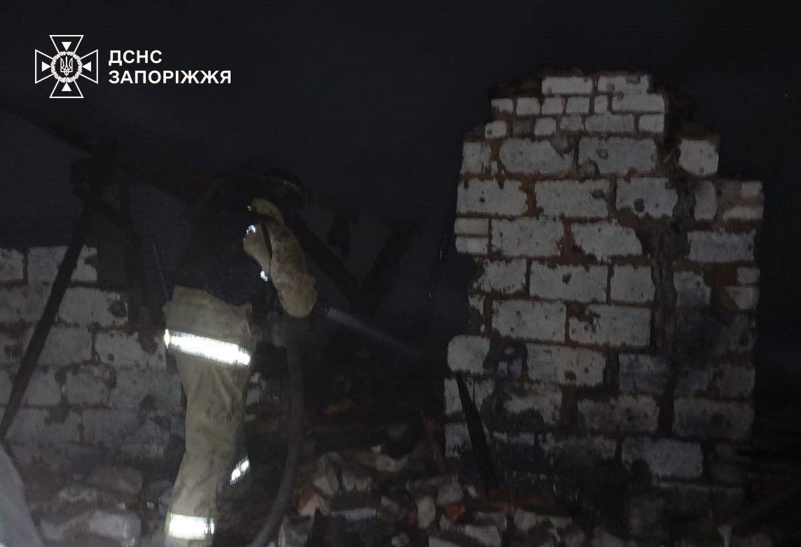 Пошкоджене житло та спалені авто: що відомо про наслідки атак по Запорізькій області (фото)