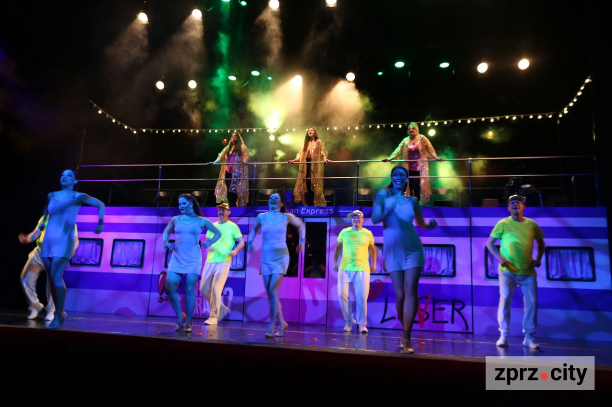 "Ми взяли п'єсу, яка дуже популярна в Європі": у запорізькому театрі покажуть комедію про кохання на трьох