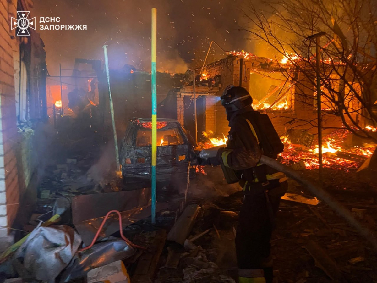 Нічна атака на Запоріжжя 30 серпня - російськи ракети та дрони вбили людину, понад два десятки поранено, серед них діти (фто, відео)