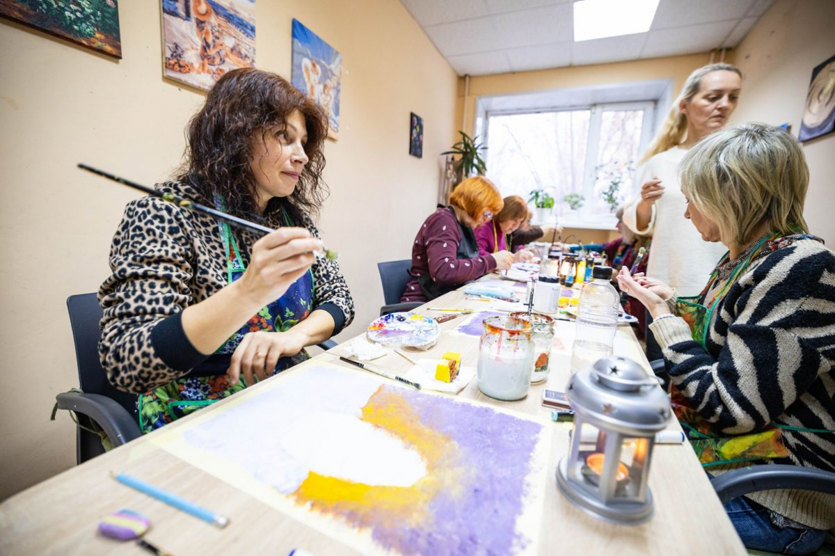 Відволіктися та морально відновитись: у запорізькому «Опліч Хабі» проходять безкоштовні заняття живопису з елементами арттерапії - як записатись
