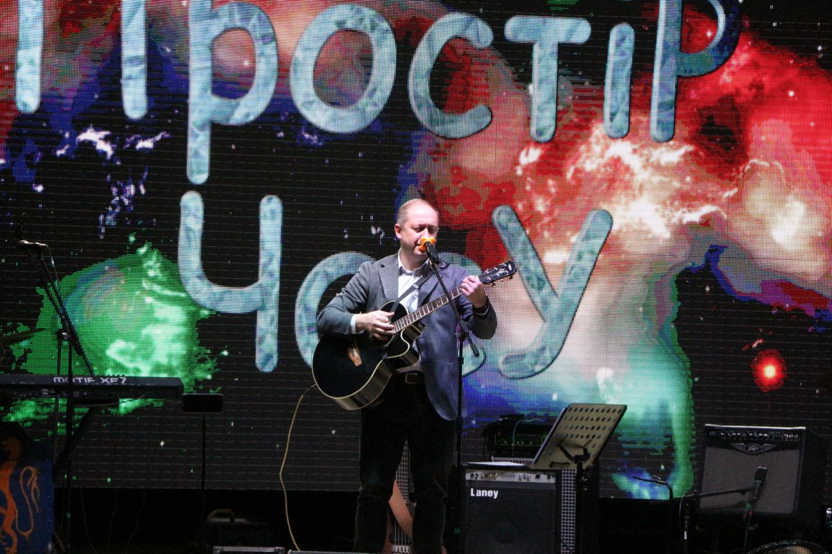 У Запоріжжі журналісти, майстрині та рок-музиканти об'єдналися і зробили благодійний ярмарок - фото