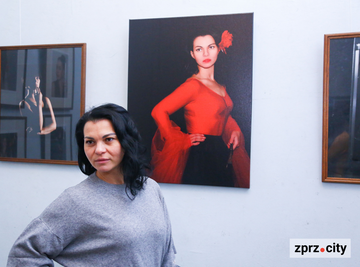 У Запоріжжі відкрили виставку жіночої краси - фото