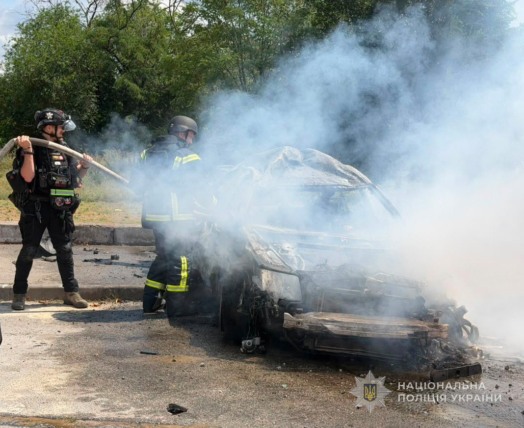Людина згоріла у авто: армія рф вдарила керованими бомбами по Запоріжжю - що відомо (фото, відео)