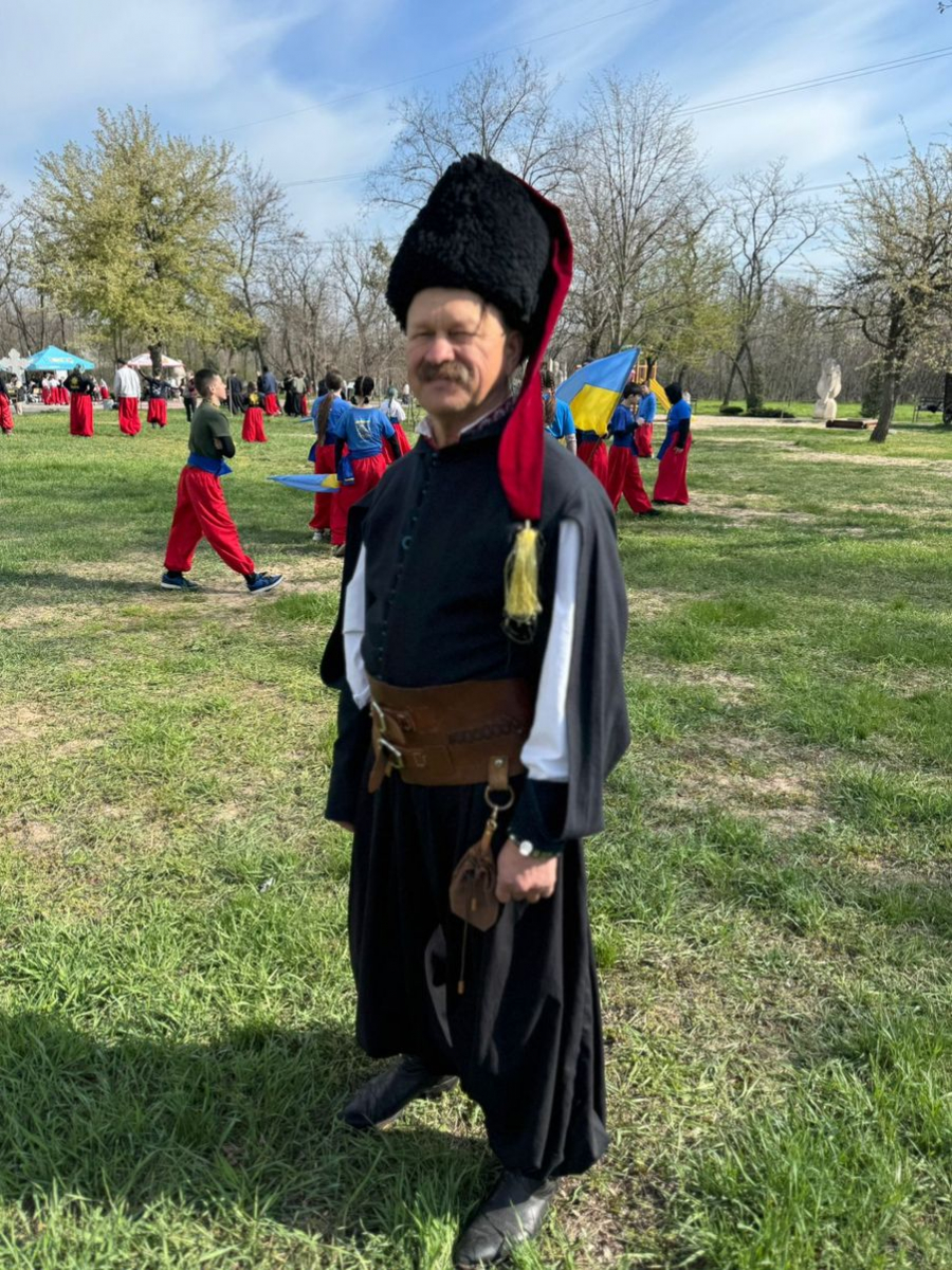 На Великдень спасівці показали на Хортиці видовищні козацькі бойові мистецтва - фото