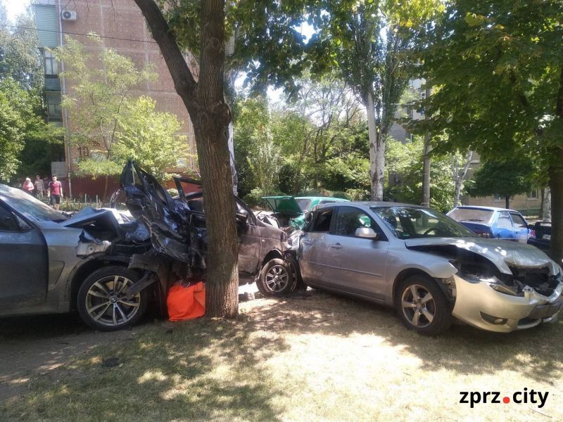 У Запоріжжі сталася моторошна смертельна ДТП - постраждали люди, які стояли на узбіччі дороги