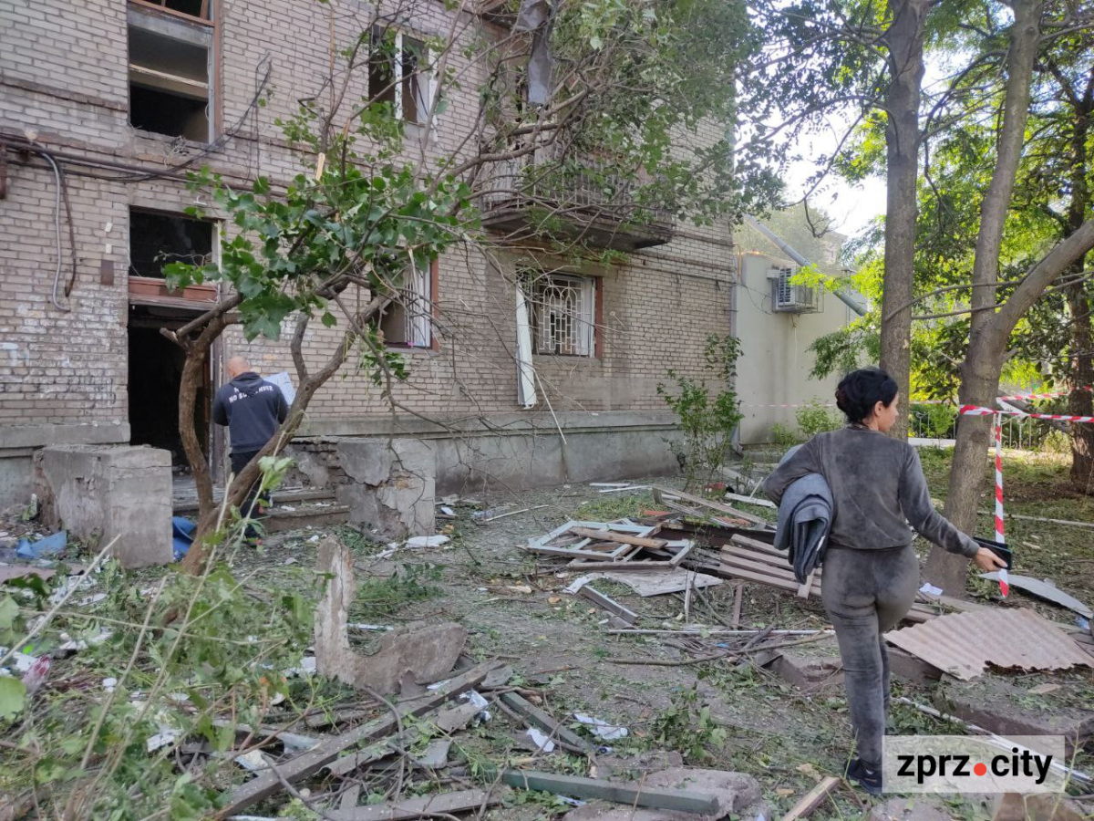 На вулицю в одному халатику - що розповідають очевидці нічного масованого обстрілу Запоріжжя (фото)