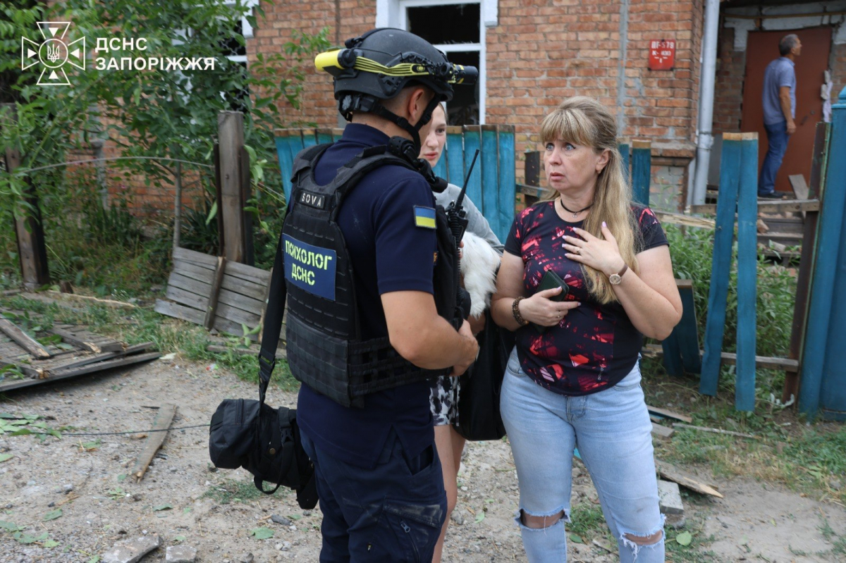 КАБами по будинкам і кладовищу: росіяни завдали авіаударів по Запоріжжю - що відомо (фото, відео)