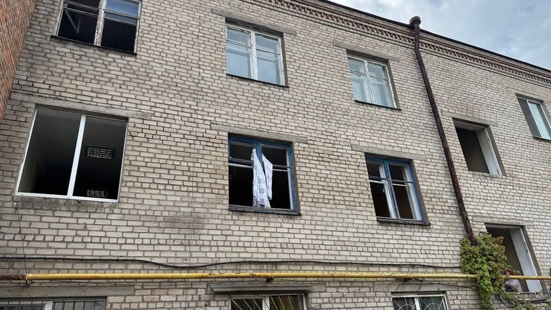 Пошкоджений коледж і зруйновані кабінети – як у Запоріжжі виглядає будівля після атаки дронів-камікадзе (фото, відео)
