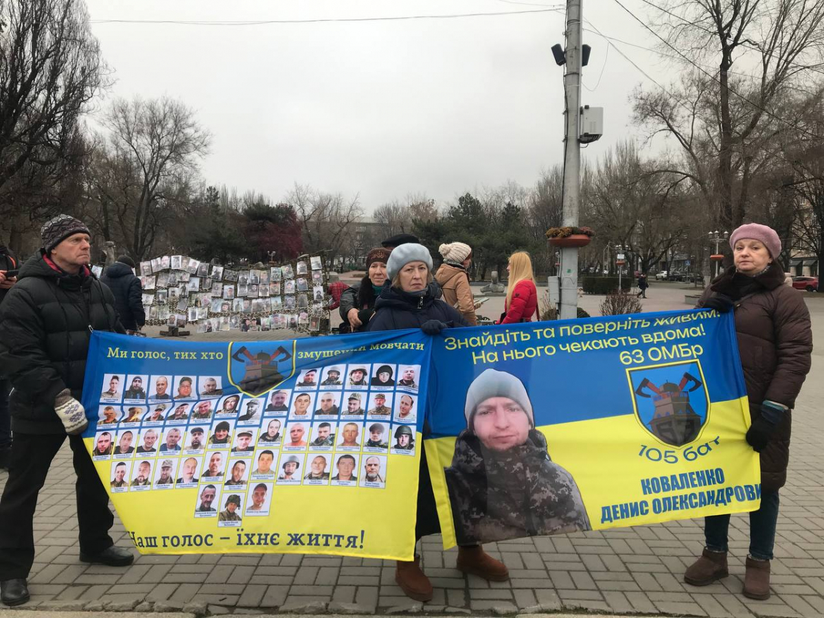 "Свято без свята" - у Запоріжжі рідні військовополонених нагадували суспільству про героїв, які знаходяться у полоні