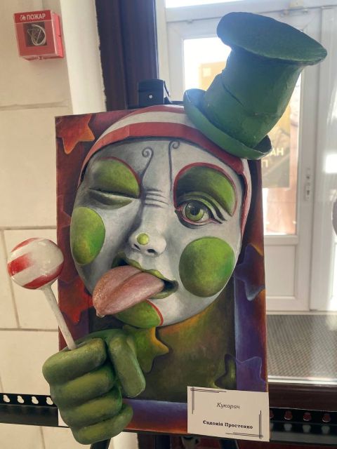 Трансформація ляльок: у Запоріжжі презентували виставку іграшок ручної роботи в незвичайному форматі (фото)