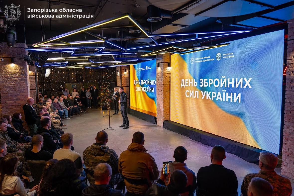 Нагороди, відданість і пам’ять про полеглих Героїв - в Запоріжжі відзначили День ЗСУ (фото)