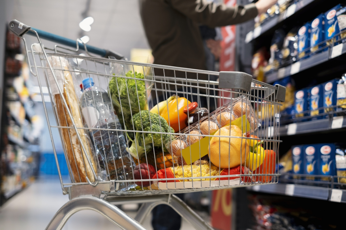 Похід у супермаркет: як купити все потрібне, і не витратити зайві гроші
