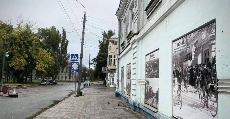 В центрі окупованого міста Запорізької області вивісили український прапор - фото