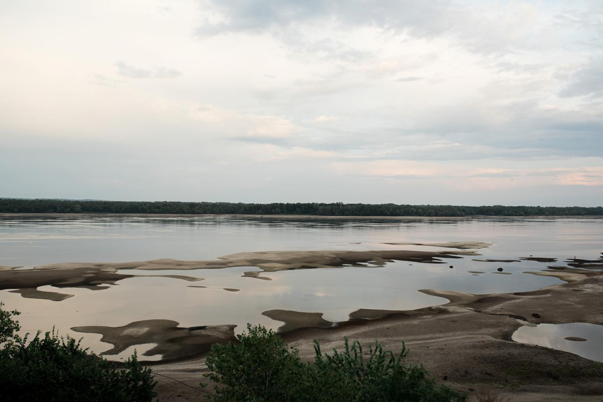 Майже місяць катастрофи: як виглядає берег Дніпра в Запоріжжі після підриву Каховської ГЕС - фото