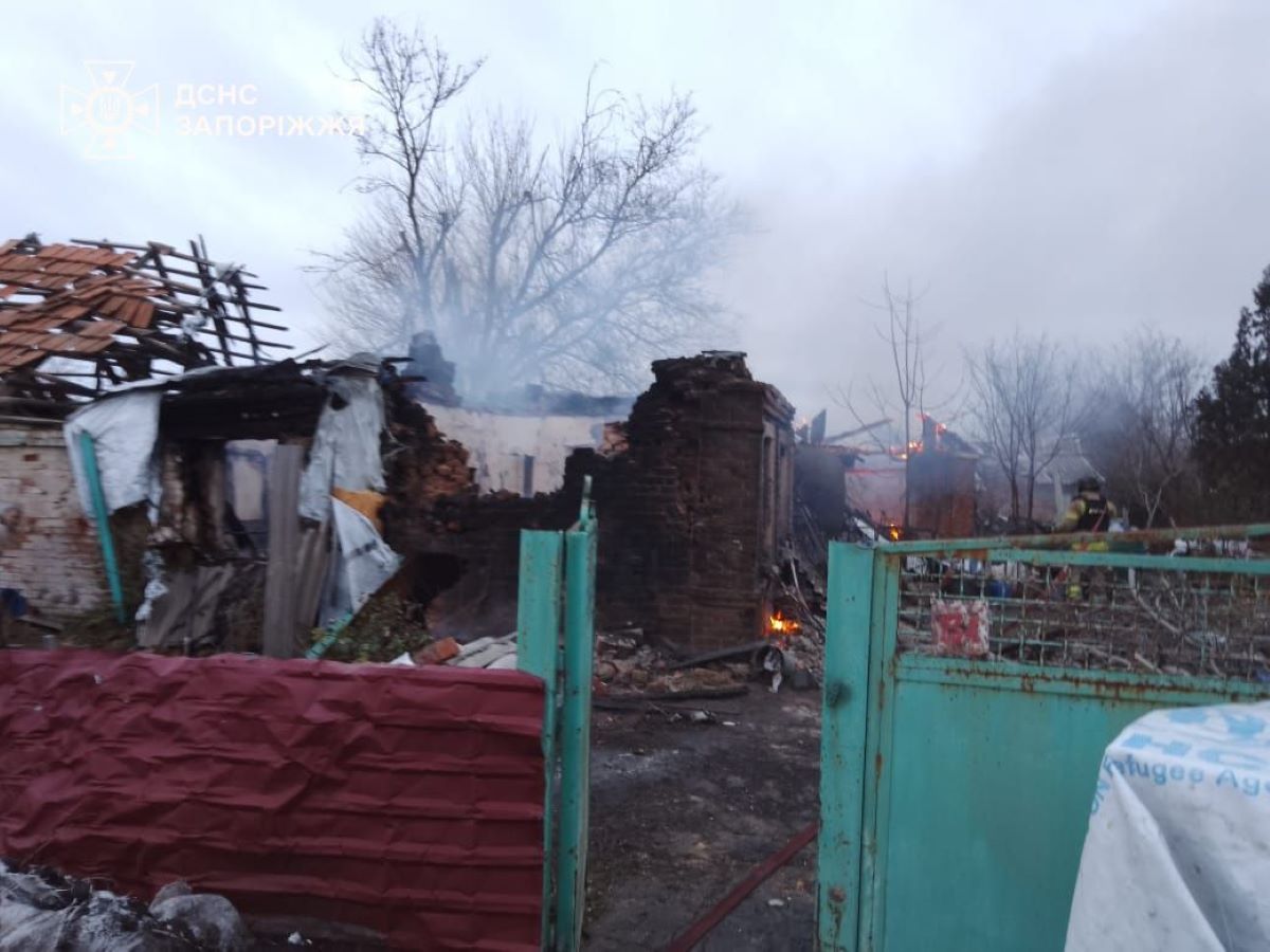 Поранення, руйнування і пожежа - які наслідки ворожих обстрілів Запорізької області за добу