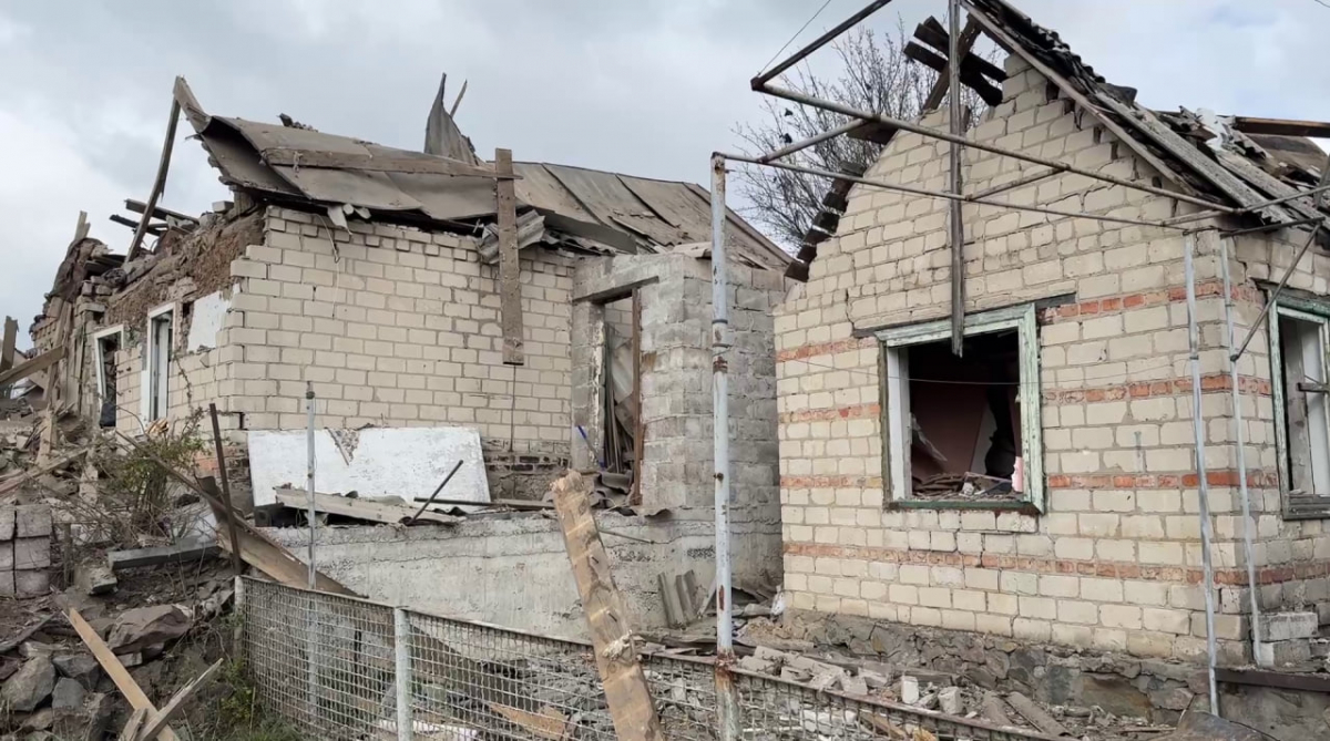 Наслідки обстрілу селища Балабине 8 квітня 2026 року. Фото: Суспільне Запоріжжя